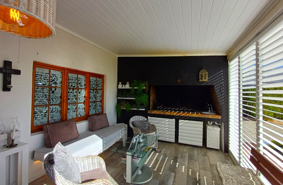 2 Bedroom Property for Sale in Palmiet Western Cape